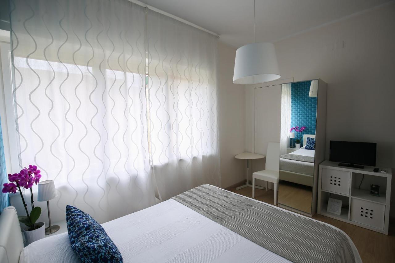 Bernini 20 Bed & Breakfast Наполи Екстериор снимка