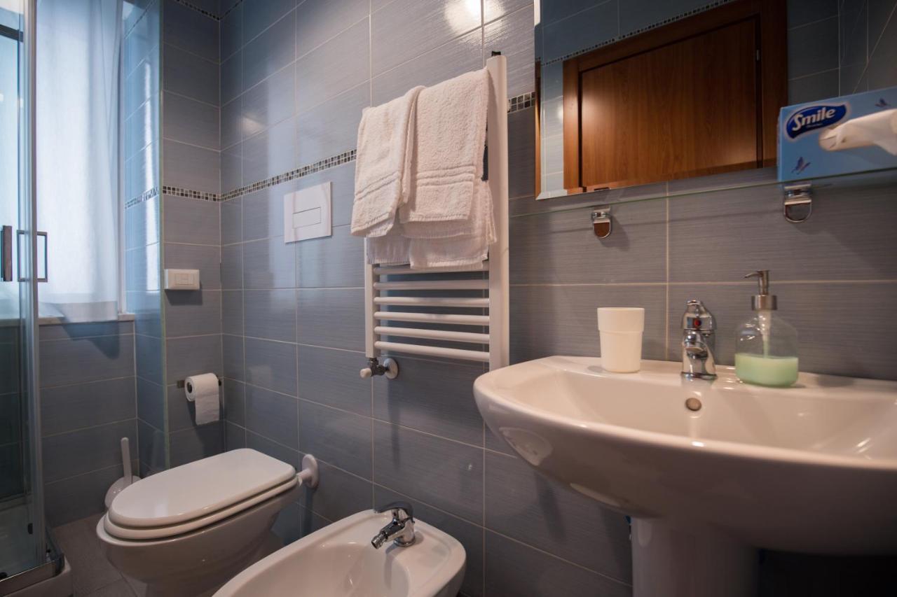 Bernini 20 Bed & Breakfast Наполи Екстериор снимка