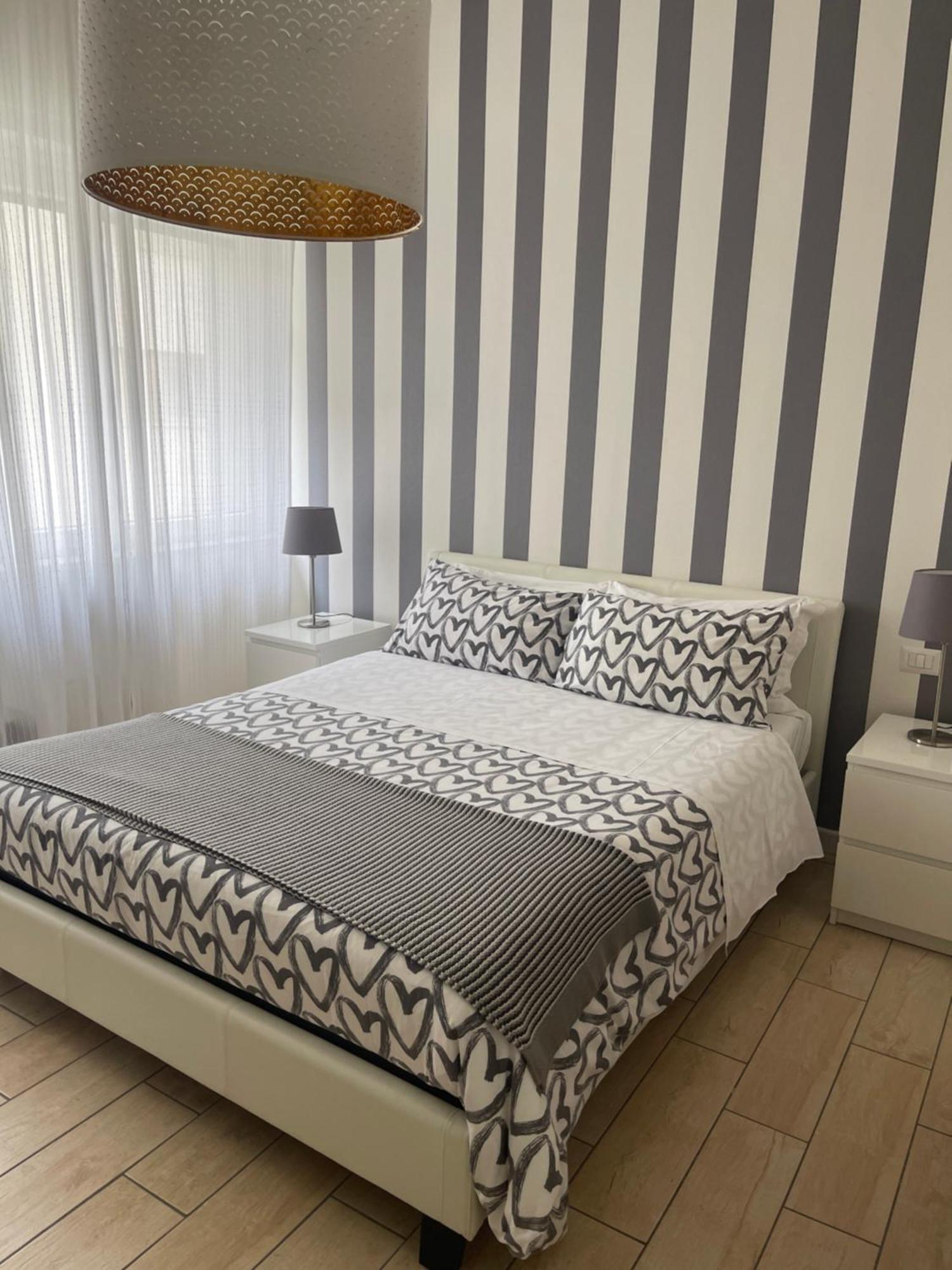 Bernini 20 Bed & Breakfast Наполи Екстериор снимка