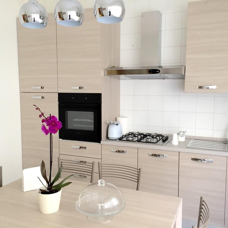 Bernini 20 Bed & Breakfast Наполи Екстериор снимка