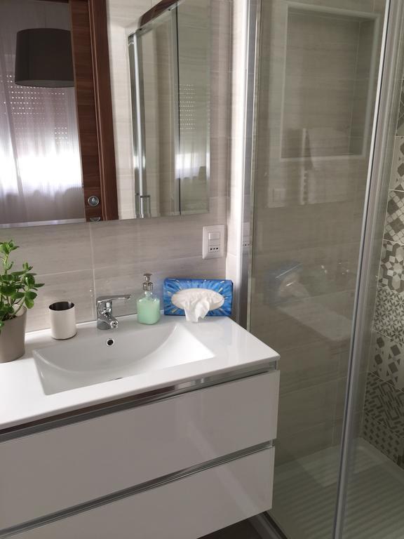Bernini 20 Bed & Breakfast Наполи Екстериор снимка