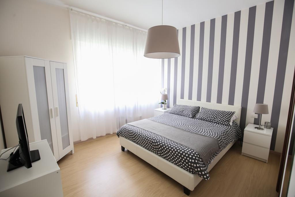 Bernini 20 Bed & Breakfast Наполи Екстериор снимка