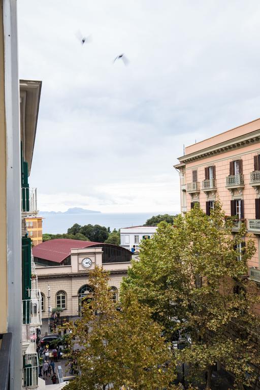 Bernini 20 Bed & Breakfast Наполи Екстериор снимка